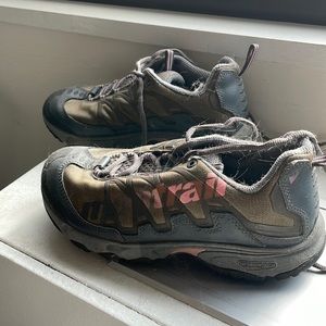 Sale!! EUC— Montrail Climbing Shoes
